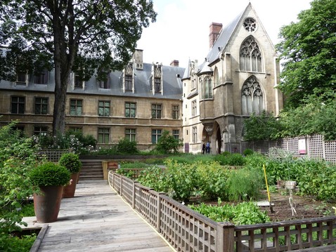 Jardin-medieval-Cluny